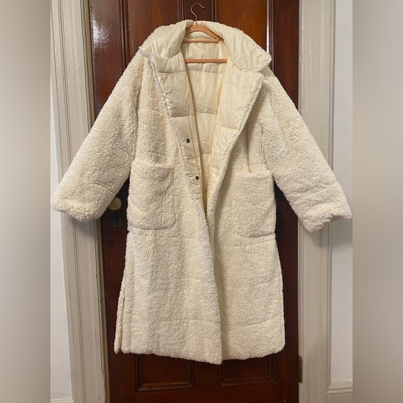 Michael Kors Quilted Ciré and Faux
Shearling Reversible Puffer
Coat- Women’s MED - Picture 4 of 16